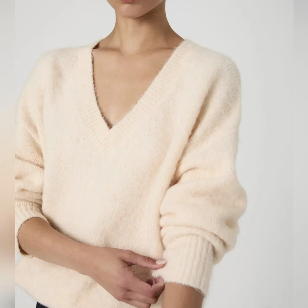 French Connection Fluffy Knit V-Neck Oversized Wool Blend Cream Sweater S NWT - Picture 2 of 15